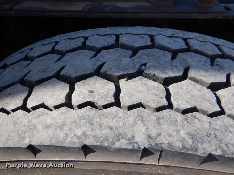 image for item DJ0365 2005 International 8600  semi truck