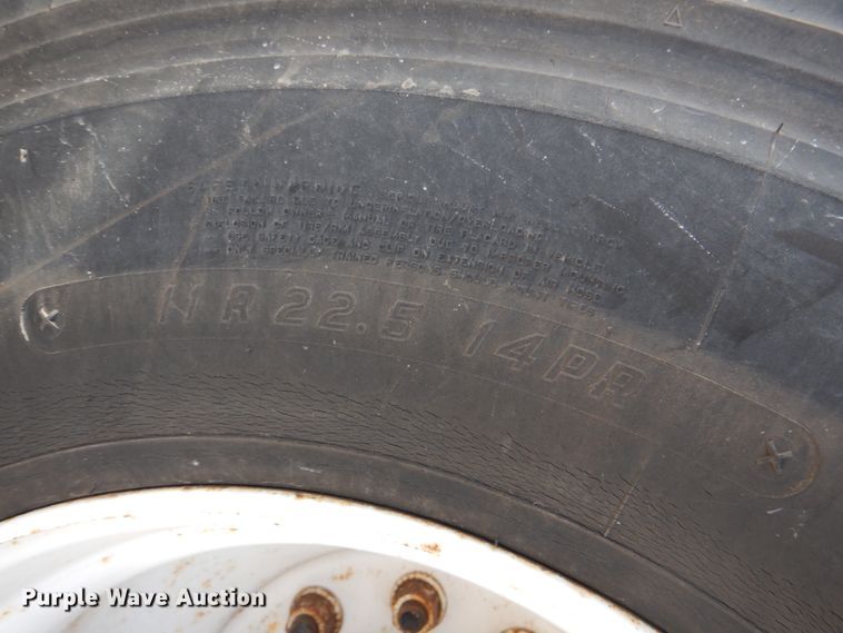 image for item DJ0365 2005 International 8600  semi truck