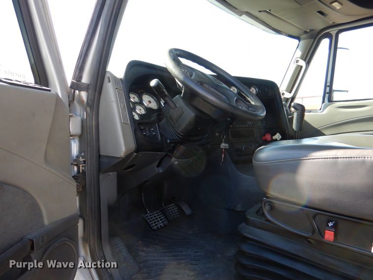 image for item DJ0383 2011 International ProStar  semi truck