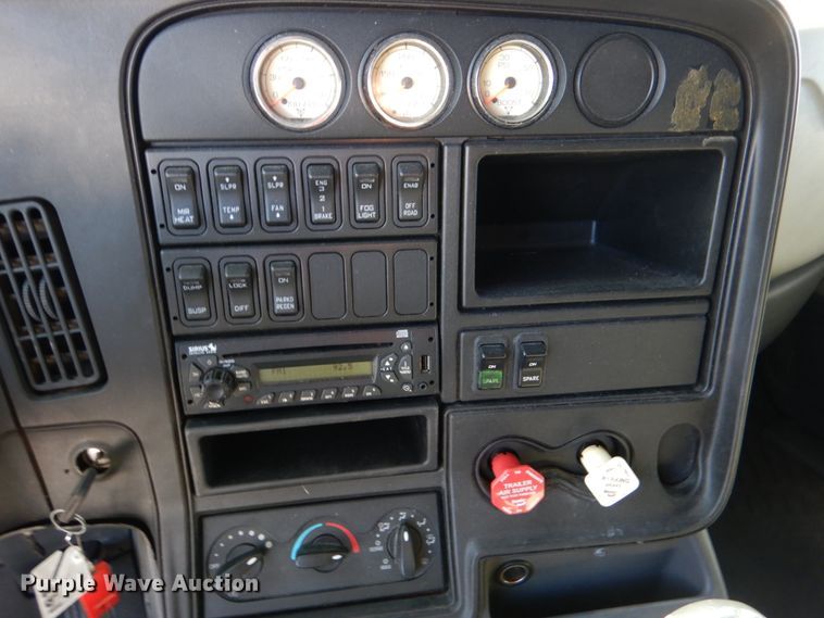 image for item DJ0383 2011 International ProStar  semi truck