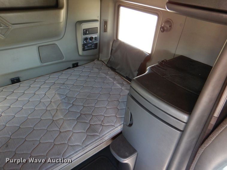 image for item DJ0383 2011 International ProStar  semi truck