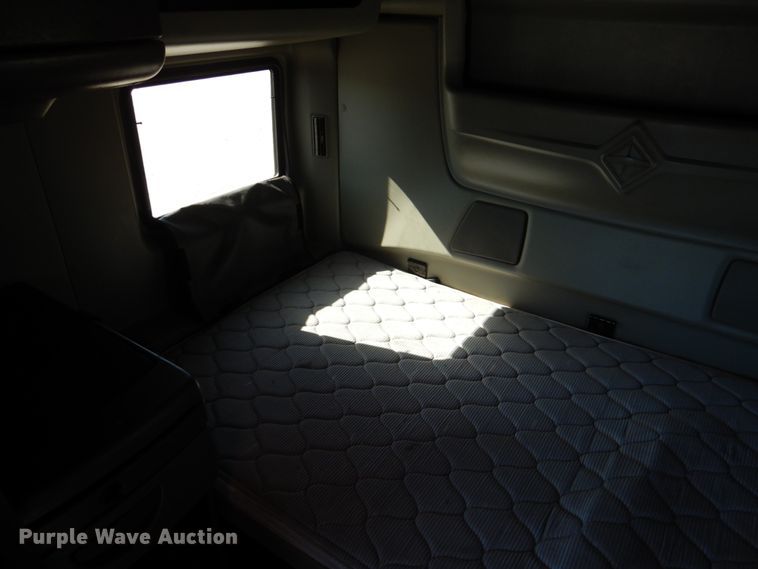 image for item DJ0383 2011 International ProStar  semi truck