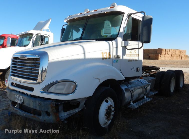 image for item DJ4915 2007 Freightliner Columbia  semi truck