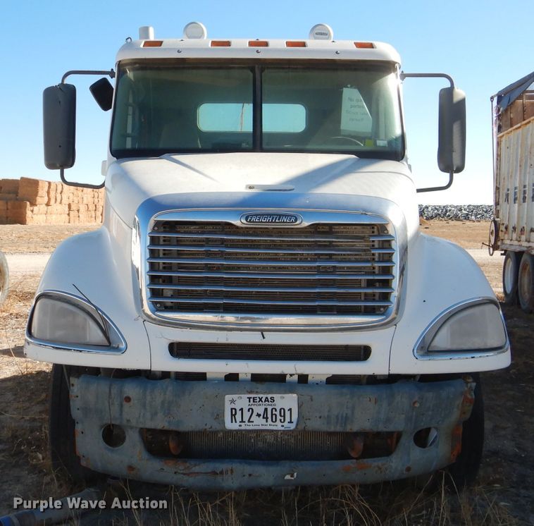 image for item DJ4915 2007 Freightliner Columbia  semi truck