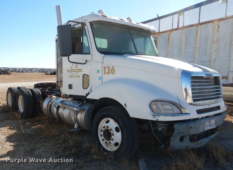 image for item DJ4915 2007 Freightliner Columbia  semi truck