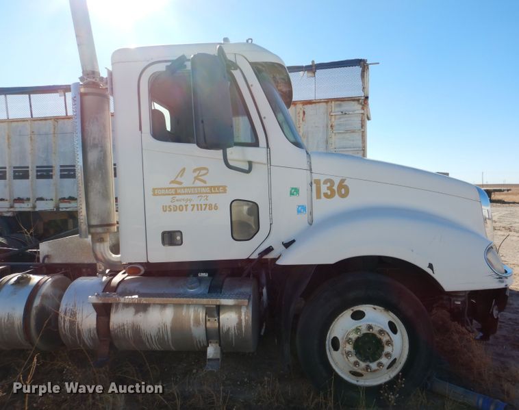 image for item DJ4915 2007 Freightliner Columbia  semi truck