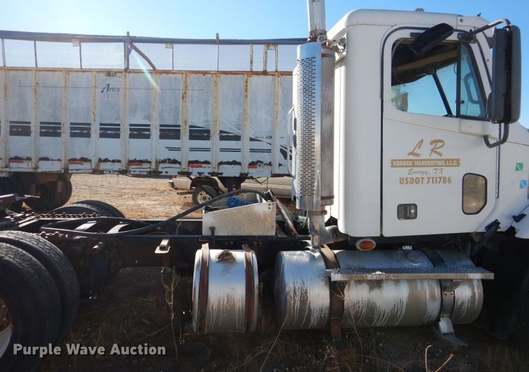 image for item DJ4915 2007 Freightliner Columbia  semi truck