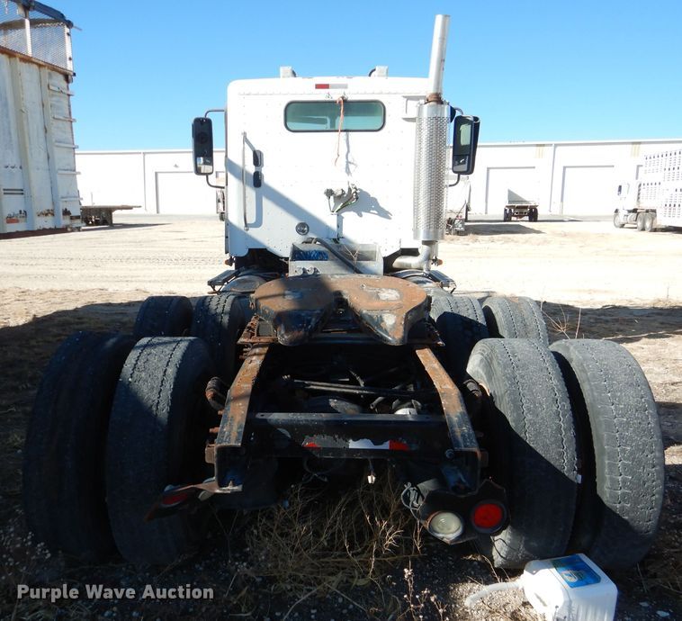 image for item DJ4915 2007 Freightliner Columbia  semi truck