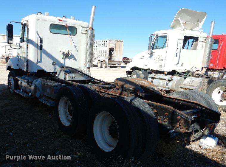 image for item DJ4915 2007 Freightliner Columbia  semi truck