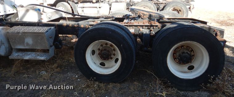 image for item DJ4915 2007 Freightliner Columbia  semi truck