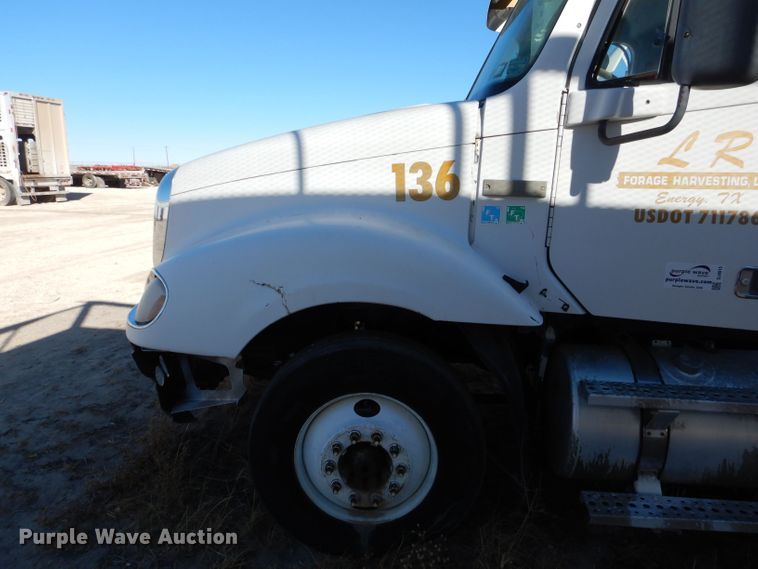 image for item DJ4915 2007 Freightliner Columbia  semi truck