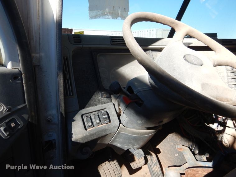 image for item DJ4915 2007 Freightliner Columbia  semi truck