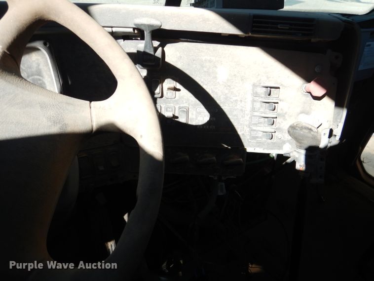 image for item DJ4915 2007 Freightliner Columbia  semi truck