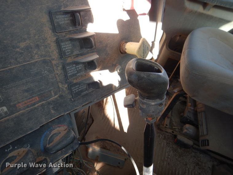 image for item DJ4915 2007 Freightliner Columbia  semi truck