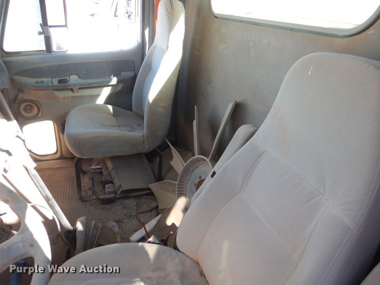 image for item DJ4915 2007 Freightliner Columbia  semi truck