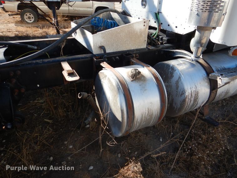 image for item DJ4915 2007 Freightliner Columbia  semi truck