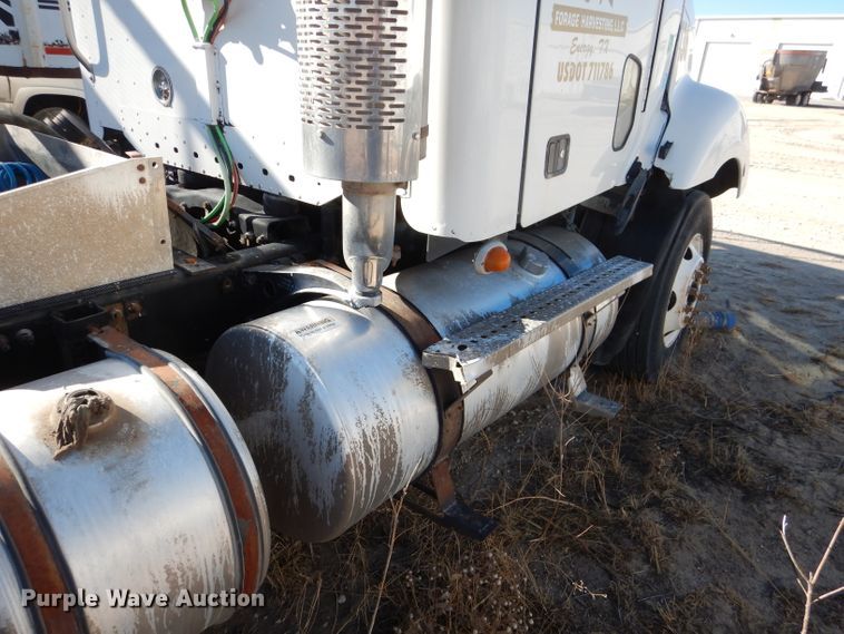 image for item DJ4915 2007 Freightliner Columbia  semi truck