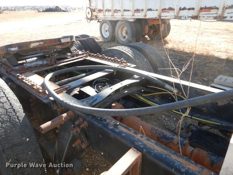 image for item DJ4915 2007 Freightliner Columbia  semi truck