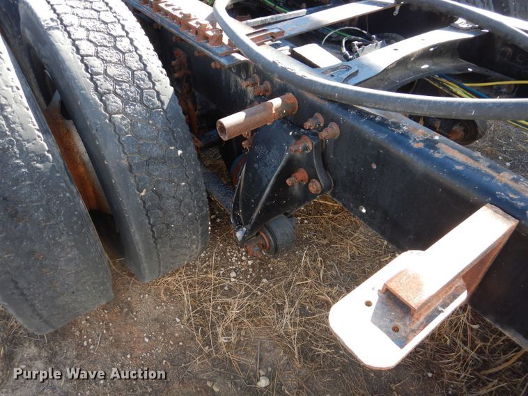 image for item DJ4915 2007 Freightliner Columbia  semi truck