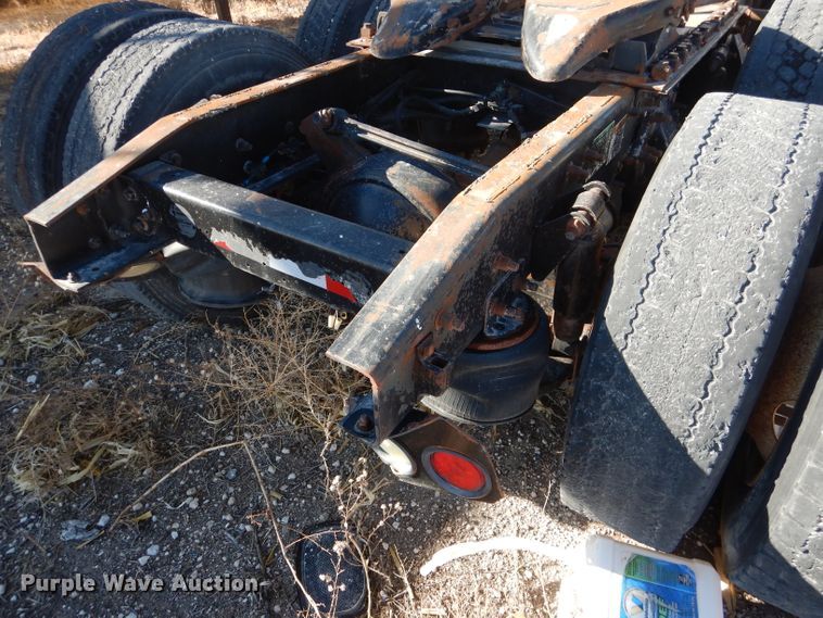 image for item DJ4915 2007 Freightliner Columbia  semi truck