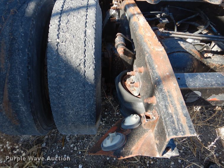 image for item DJ4915 2007 Freightliner Columbia  semi truck