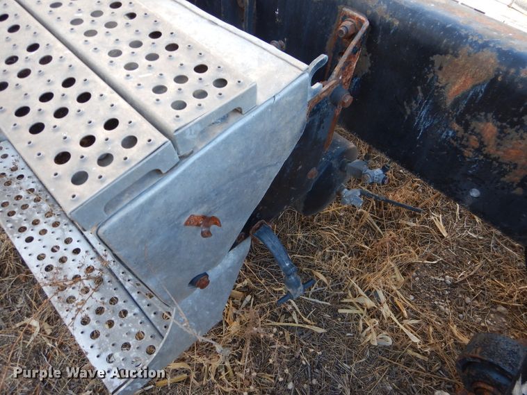 image for item DJ4915 2007 Freightliner Columbia  semi truck