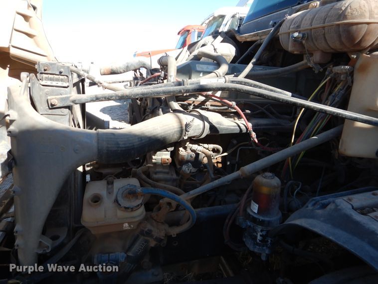 image for item DJ4915 2007 Freightliner Columbia  semi truck