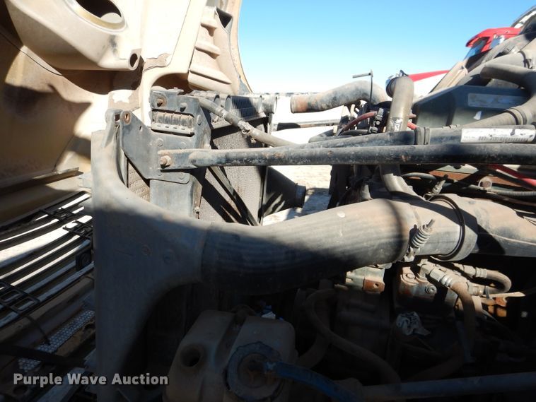 image for item DJ4915 2007 Freightliner Columbia  semi truck