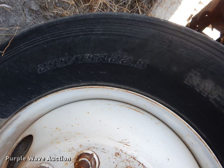 image for item DJ4915 2007 Freightliner Columbia  semi truck