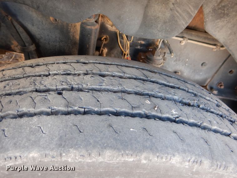 image for item DJ4915 2007 Freightliner Columbia  semi truck