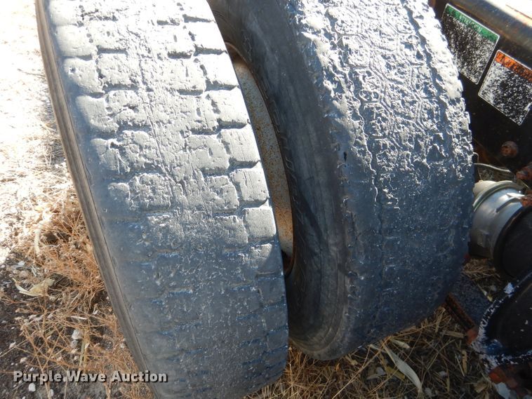 image for item DJ4915 2007 Freightliner Columbia  semi truck