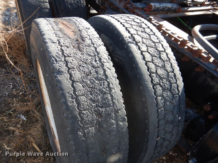 image for item DJ4915 2007 Freightliner Columbia  semi truck