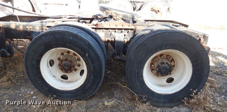 image for item DJ4915 2007 Freightliner Columbia  semi truck