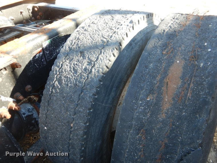 image for item DJ4915 2007 Freightliner Columbia  semi truck