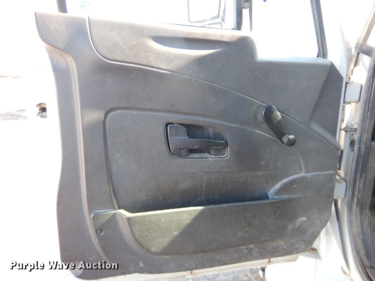 image for item DJ4936 2012 International 4300  flatbed truck