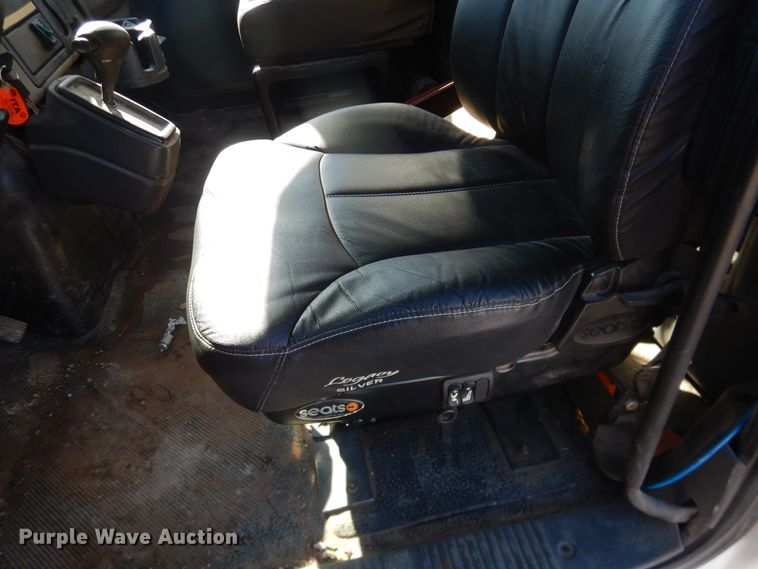 image for item DJ4936 2012 International 4300  flatbed truck