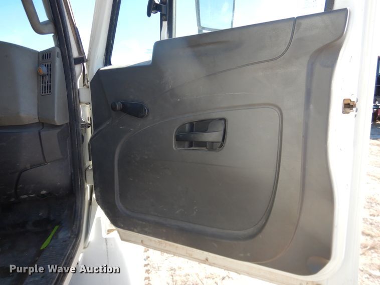 image for item DJ4936 2012 International 4300  flatbed truck