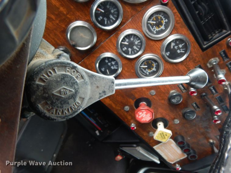 image for item DJ8196 1990 Peterbilt 379  semi truck