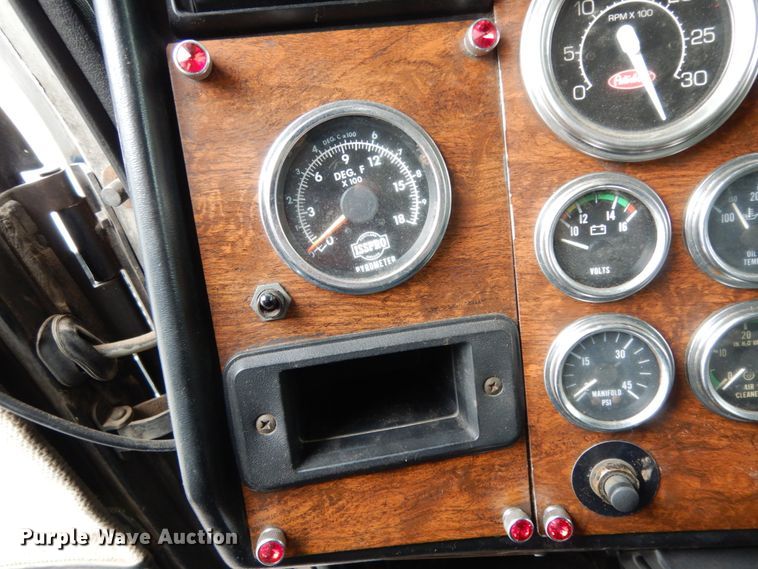 image for item DJ8196 1990 Peterbilt 379  semi truck