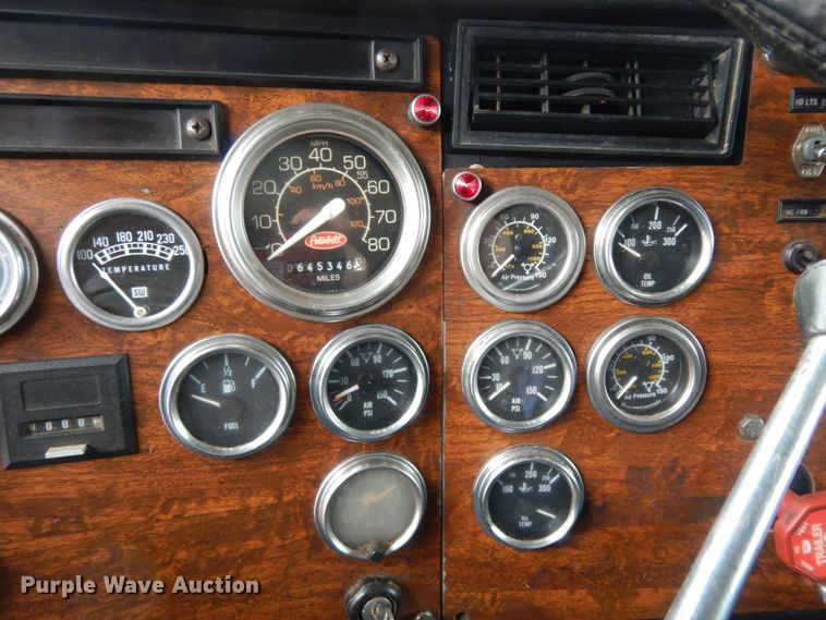 image for item DJ8196 1990 Peterbilt 379  semi truck