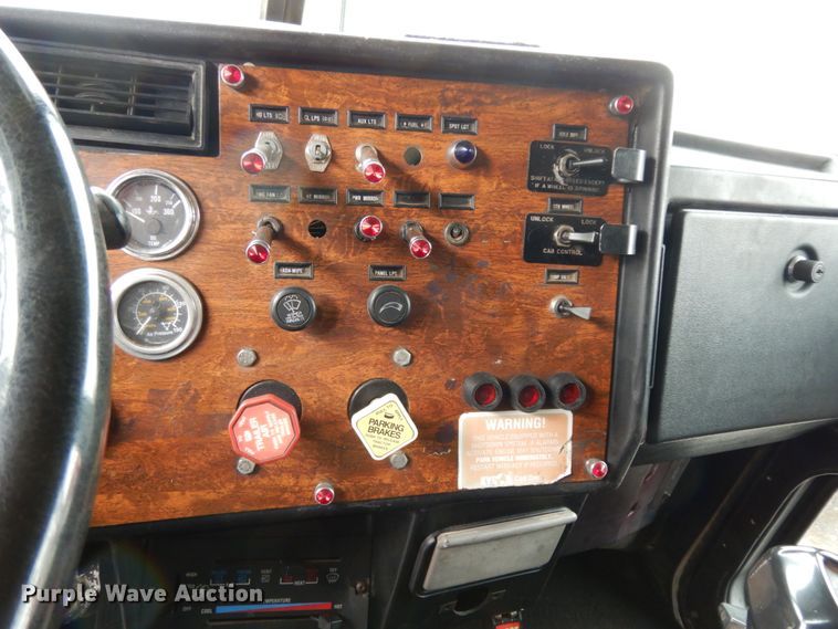 image for item DJ8196 1990 Peterbilt 379  semi truck