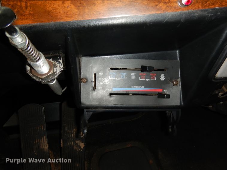 image for item DJ8196 1990 Peterbilt 379  semi truck