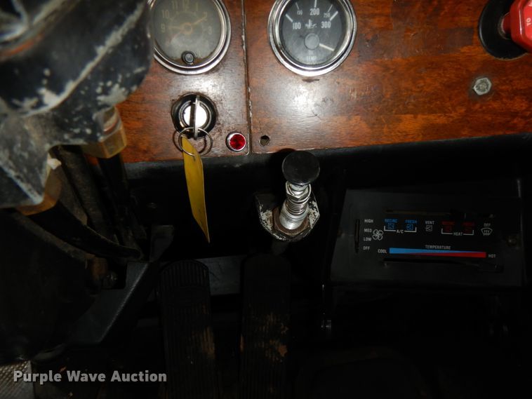 image for item DJ8196 1990 Peterbilt 379  semi truck