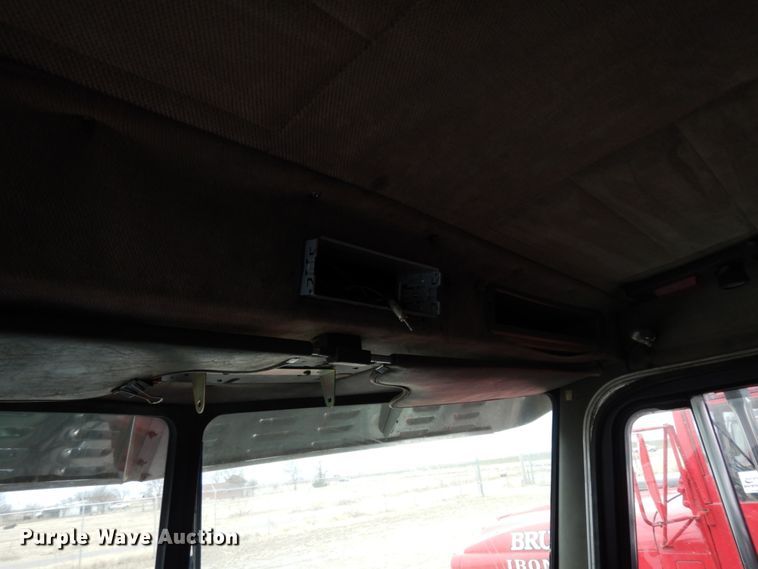 image for item DJ8196 1990 Peterbilt 379  semi truck