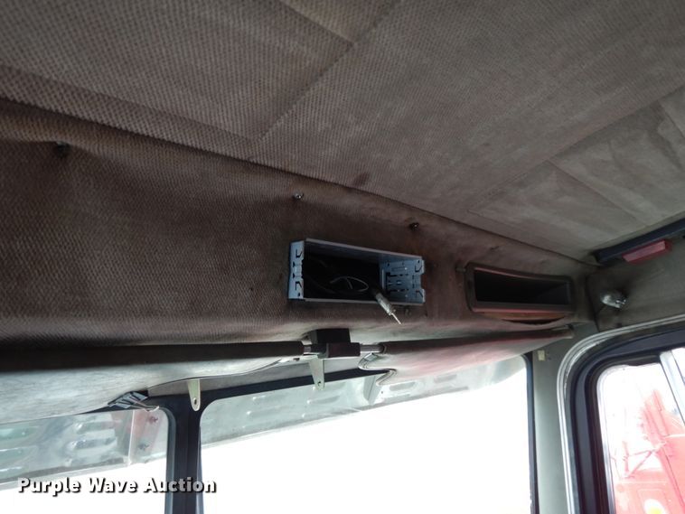 image for item DJ8196 1990 Peterbilt 379  semi truck