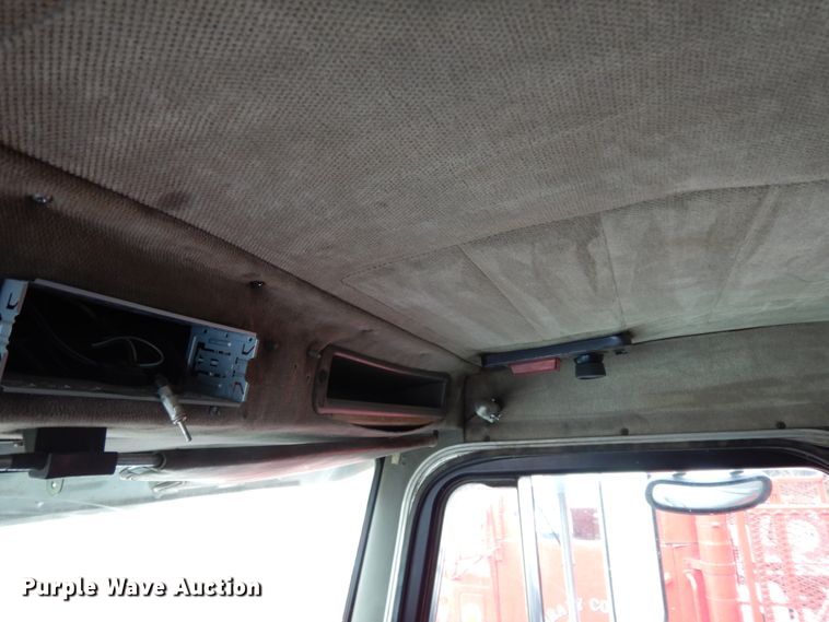 image for item DJ8196 1990 Peterbilt 379  semi truck