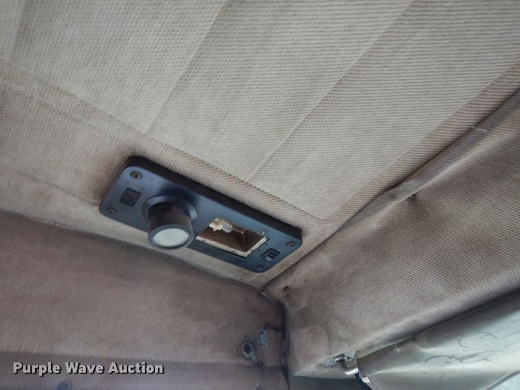 image for item DJ8196 1990 Peterbilt 379  semi truck