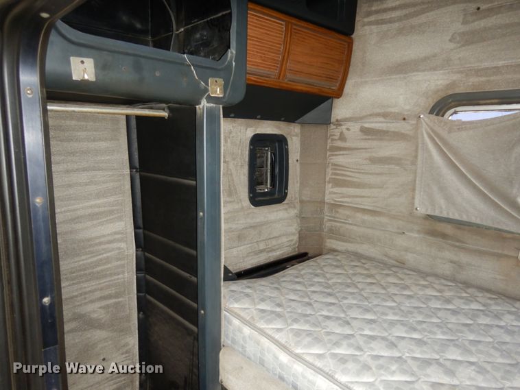 image for item DJ8196 1990 Peterbilt 379  semi truck