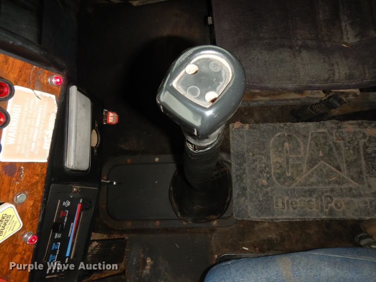 image for item DJ8196 1990 Peterbilt 379  semi truck