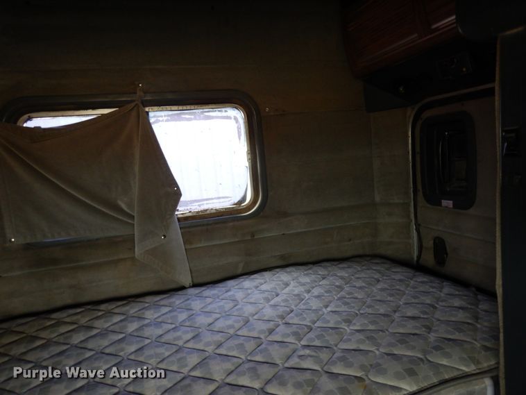 image for item DJ8196 1990 Peterbilt 379  semi truck